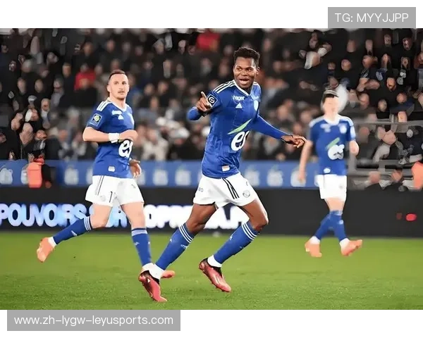 法甲比赛中最具冲击力的头球场面回顾